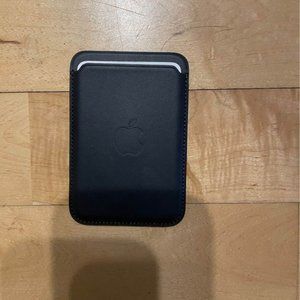 iPhone FineWoven Wallet with MagSafe - Black